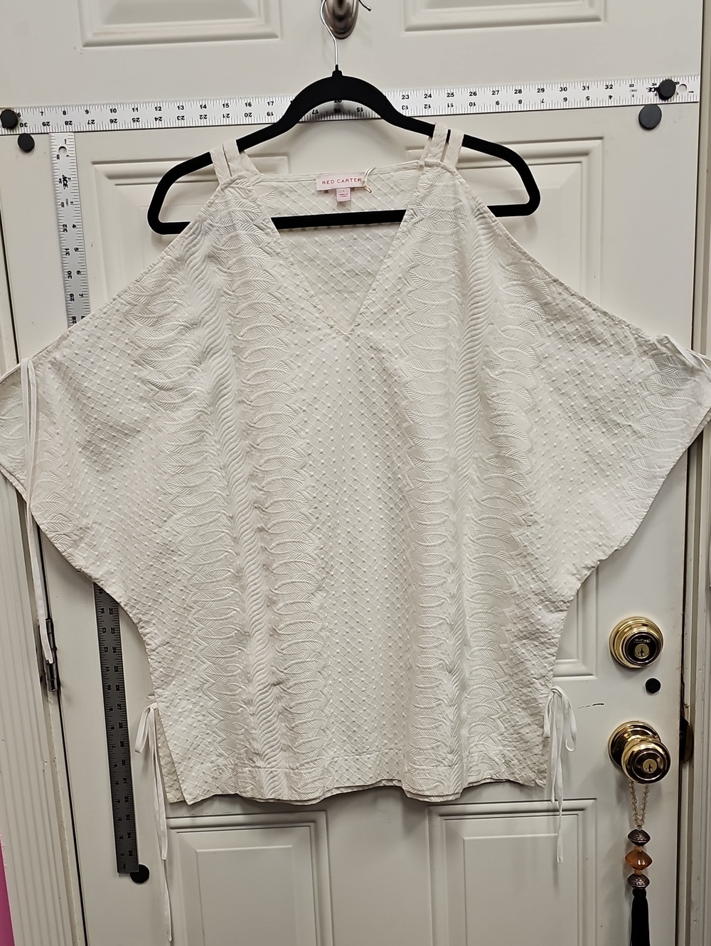 Red Carter Cream Cold-Shoulder Textured V-Neck Tunic